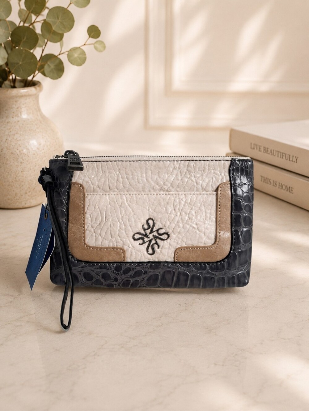 Simply Vera Vera Wang NWT Wristlet Zip Clutch Ivory Gray Croc Embossed